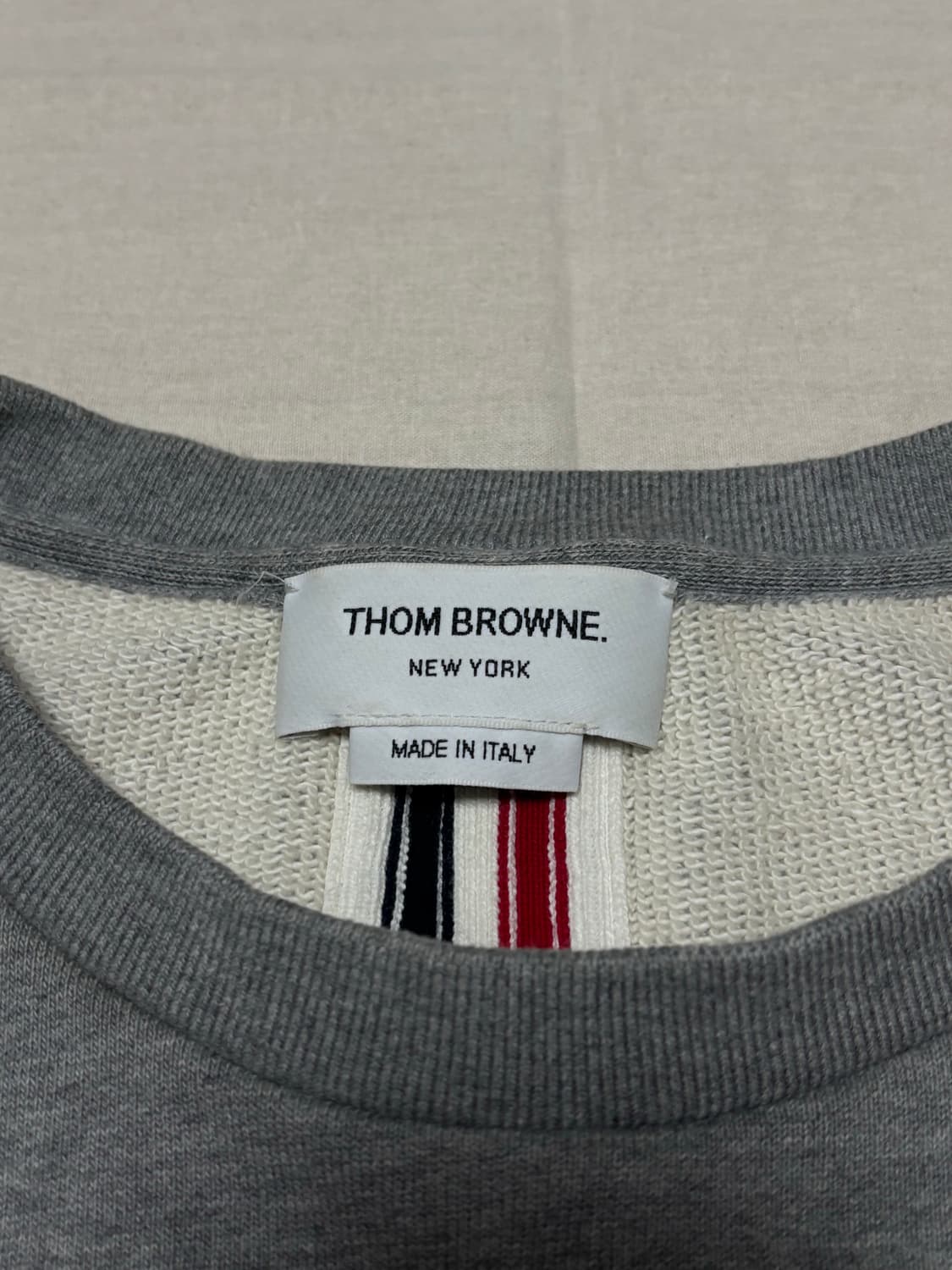 톰브라운 백삼선 맨투맨 [4] 상품이미지3