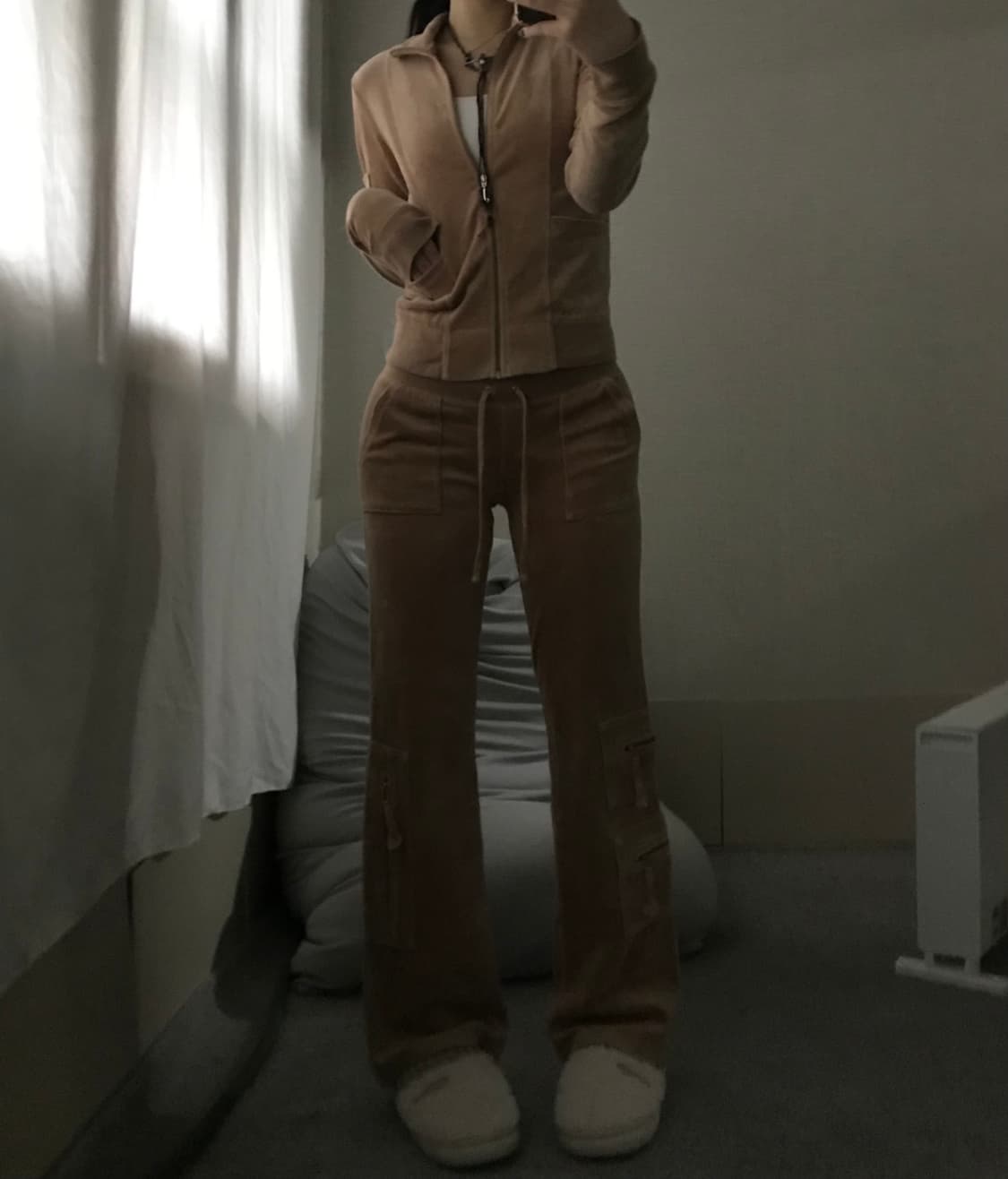 쥬씨꾸뛰르 베이지 벨벳 부츠컷 셋업 상품이미지1