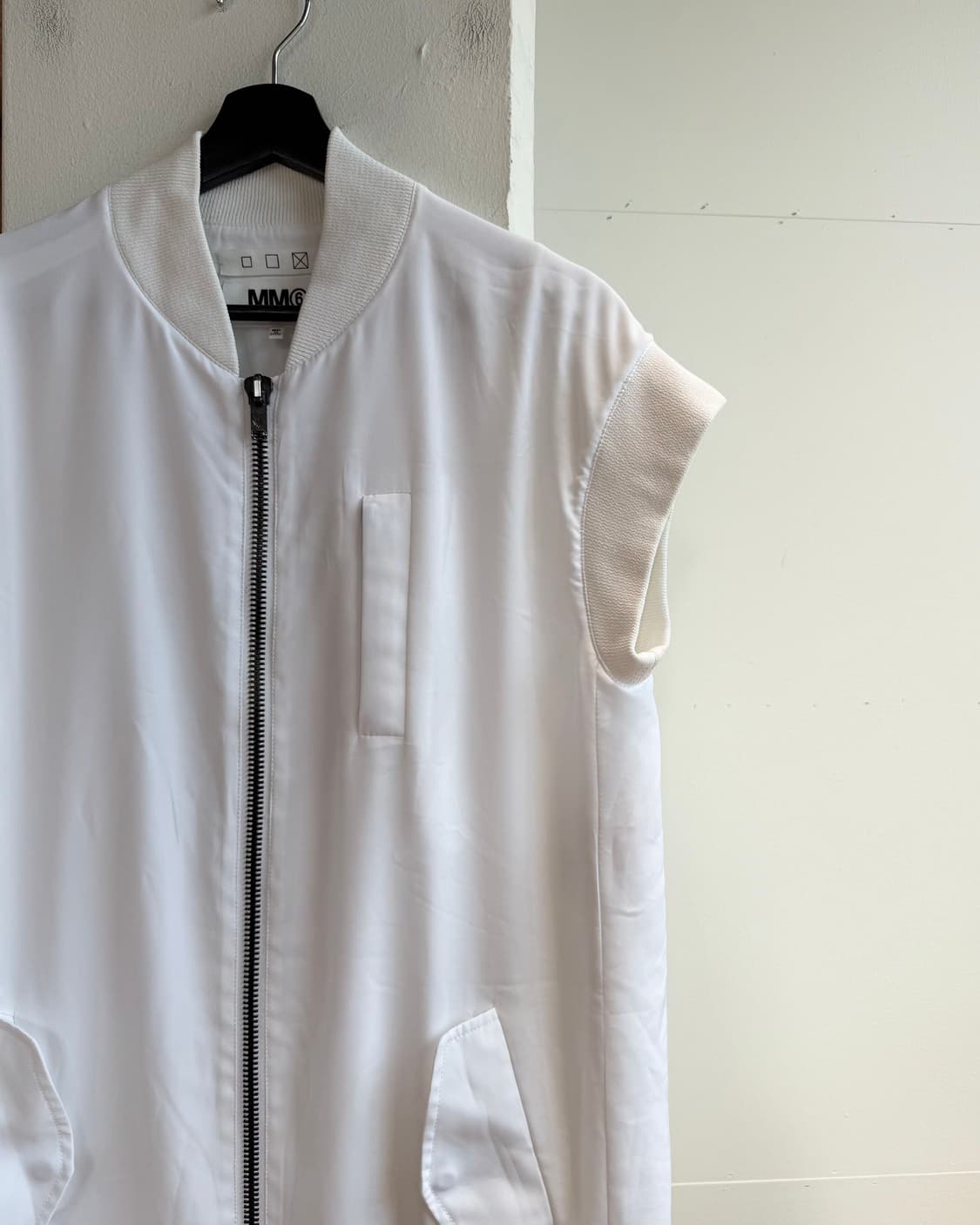 mm6 화이트 폴리에스터 슬리브리스 투웨이 자켓  상품이미지5