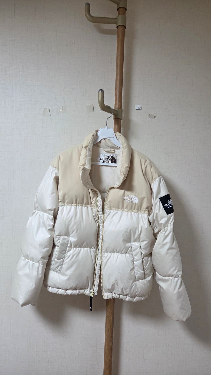 노스페이스 화이트 라벨 노벨티 눕시 다운 자켓 크림 상품이미지1