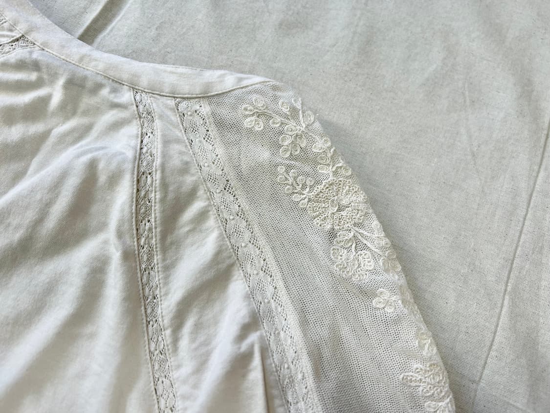 아이보리 레이스 디테일 티셔츠 상품이미지4