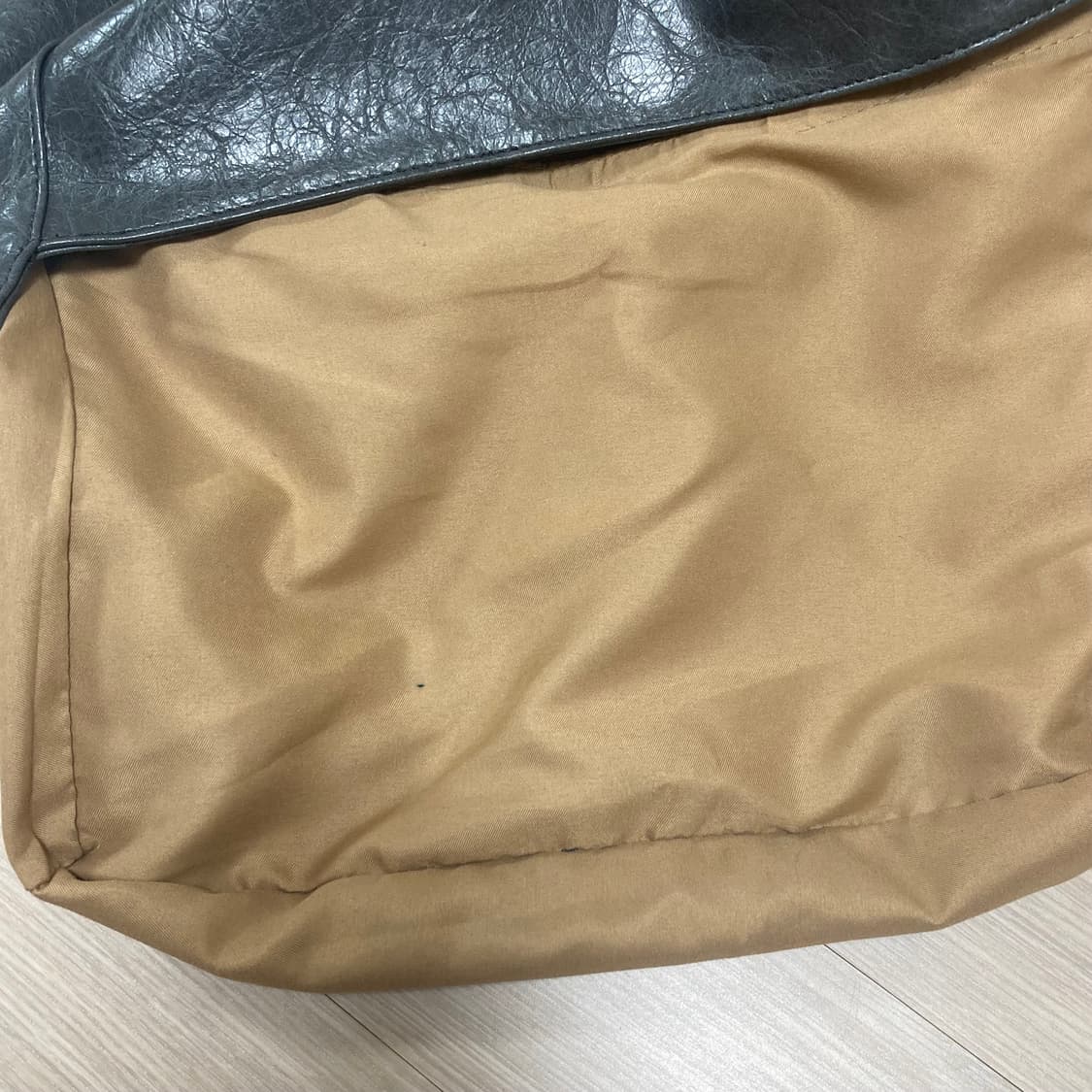 3.3필드트립 레더 숄더백 상품이미지4