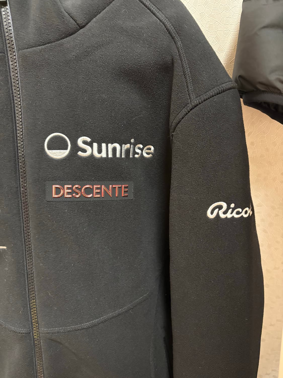 데상트 아우디 스위스 스키 본딩 플리스 자켓 블랙 95 상품이미지3