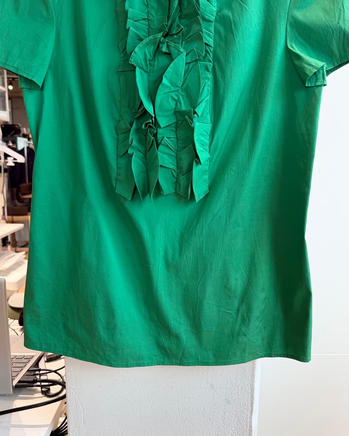 프라다 그린 프릴 하프 블라우스  상품이미지6