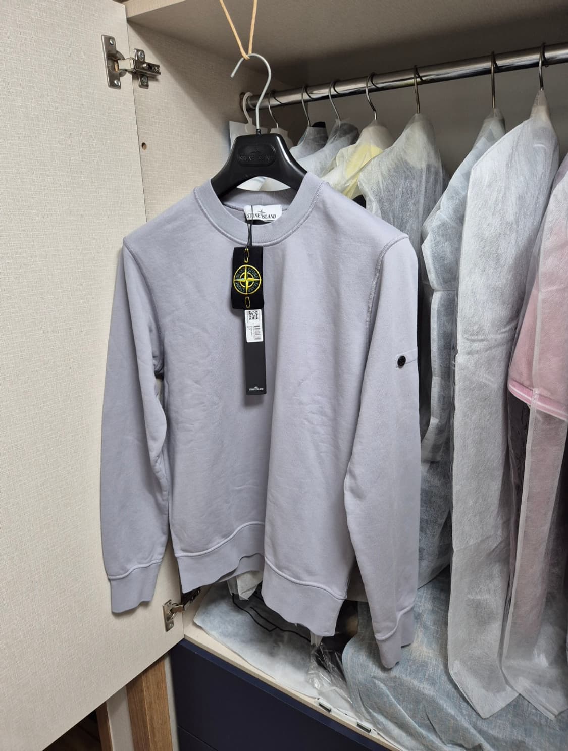 새상품 24SS스톤아일랜드 맨투맨 90-S 상품이미지1