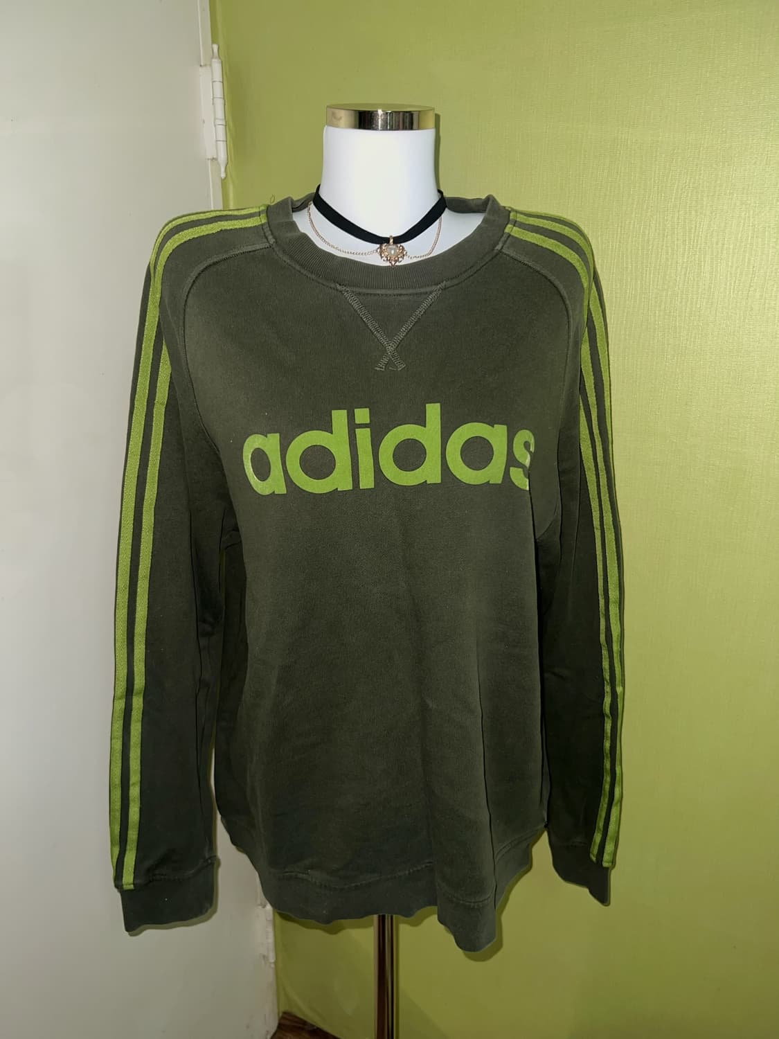 ✨Adidas✨ khaki sweatshirt 맨투맨 상품이미지1