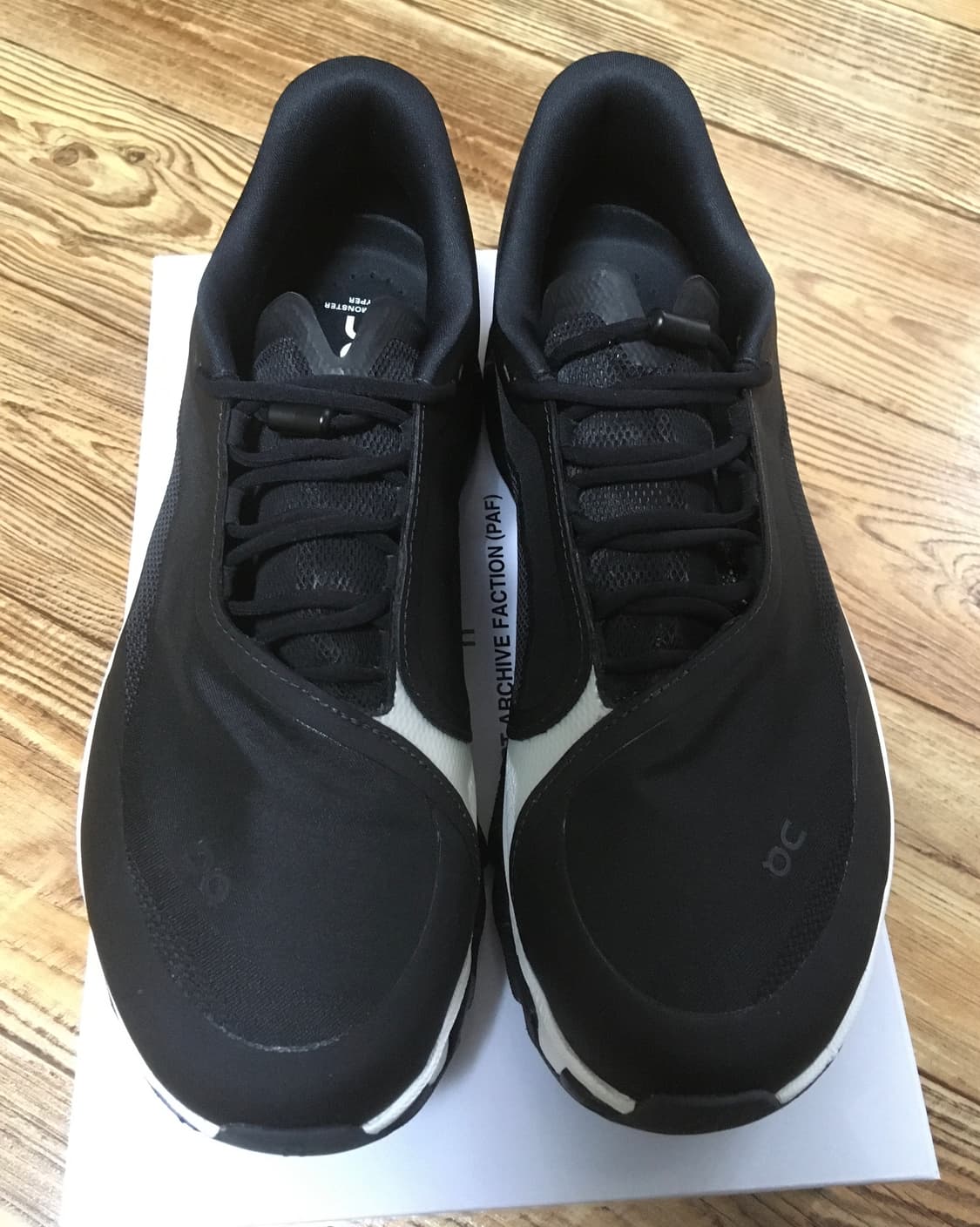 온러닝 파프 클라우드몬스터 하이퍼 블랙 판매합니다 상품이미지2