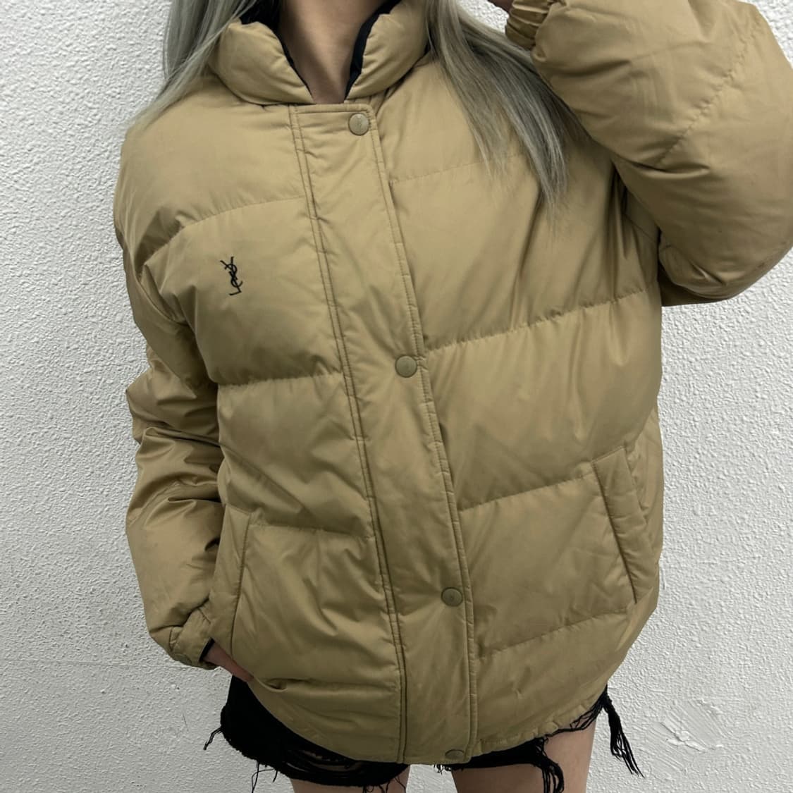 입생로랑 블랙 미니로고 베이지 패딩 100 상품이미지1