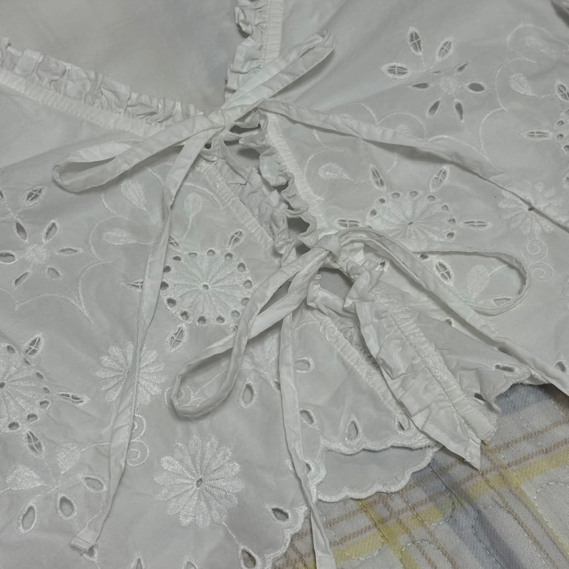 h&m 에이치앤엠 브로드리 앙글레즈 크롭트 블라우스 (새상품) 상품이미지3