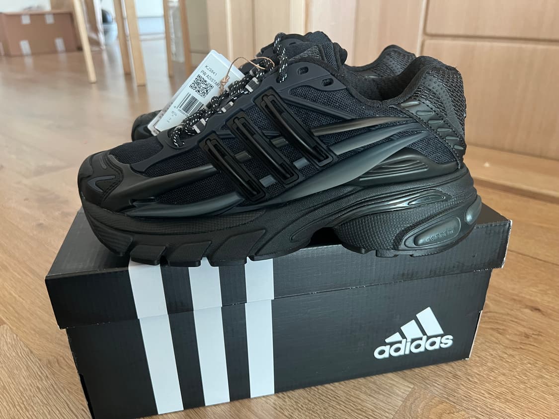 250)새상품 아디다스X퍼렐 윌리엄스 아디스타 젤리피쉬 트리플 블랙 상품이미지1