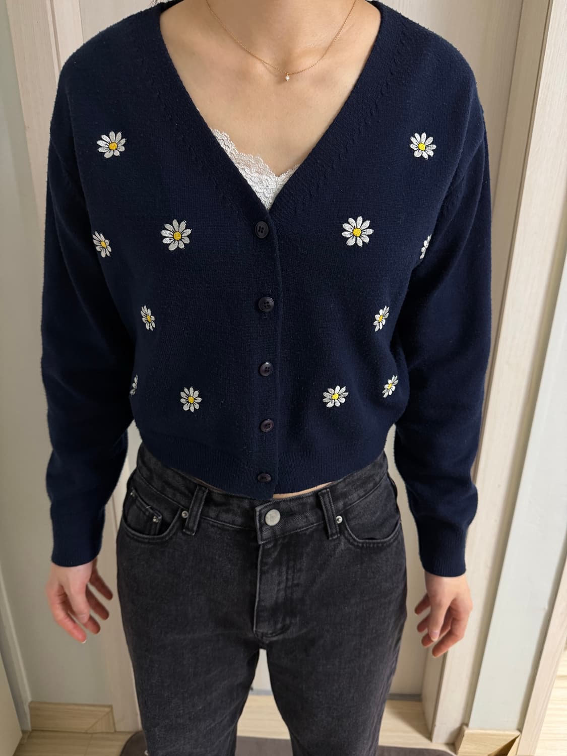 Deliccent 플라워 브이넥 가디건 상품이미지2