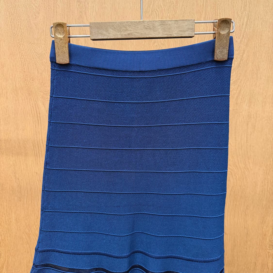 산드로 밴딩 니트 미디 스커트 밑단 시스루 레이어드 프릴 디테일 네이비 상품이미지4