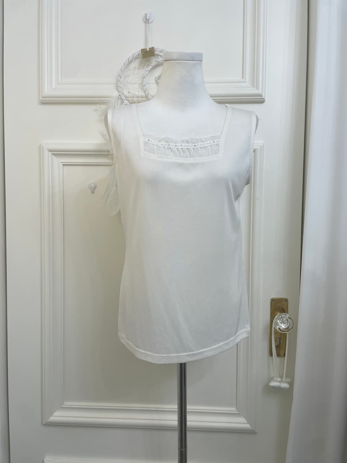 white ruffle point sleeveless&soft basic 상품이미지7