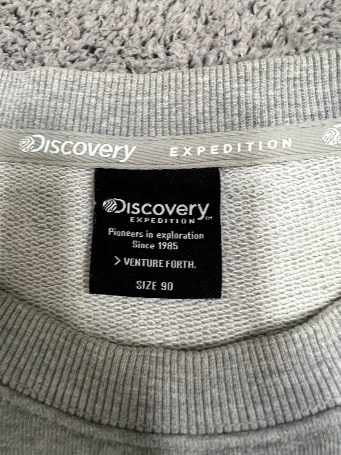(90) 디스커버리 맨투맨 그레이 상품이미지3