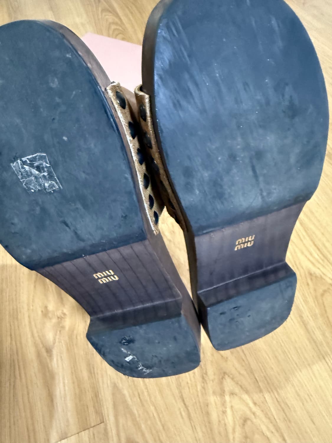 미우미우 25 SS 페이드 스웨이드 클로그 샌들 38 차정원 착용 상품이미지6