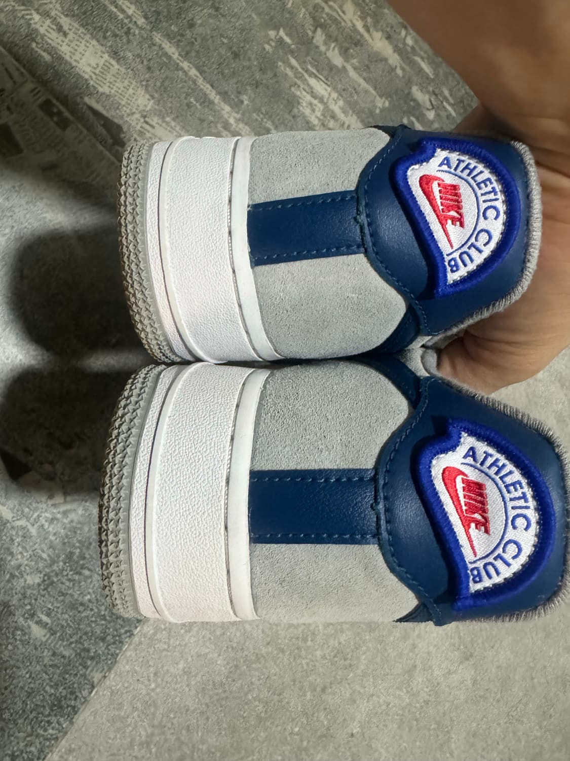 [260] 나이키 에어포스1 애슬리틱 클럽 라이트스모크 상품이미지4