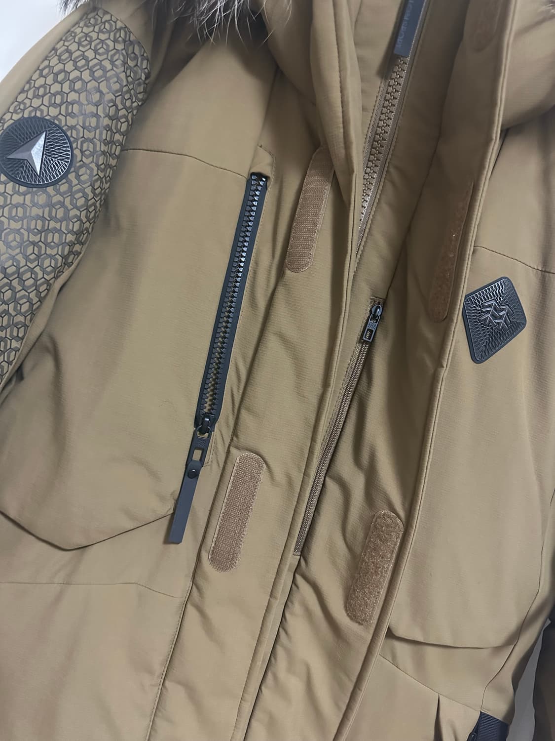 코오롱스포츠 Continuum (안타티카 상위버전) 패딩 판매합니다. 상품이미지5