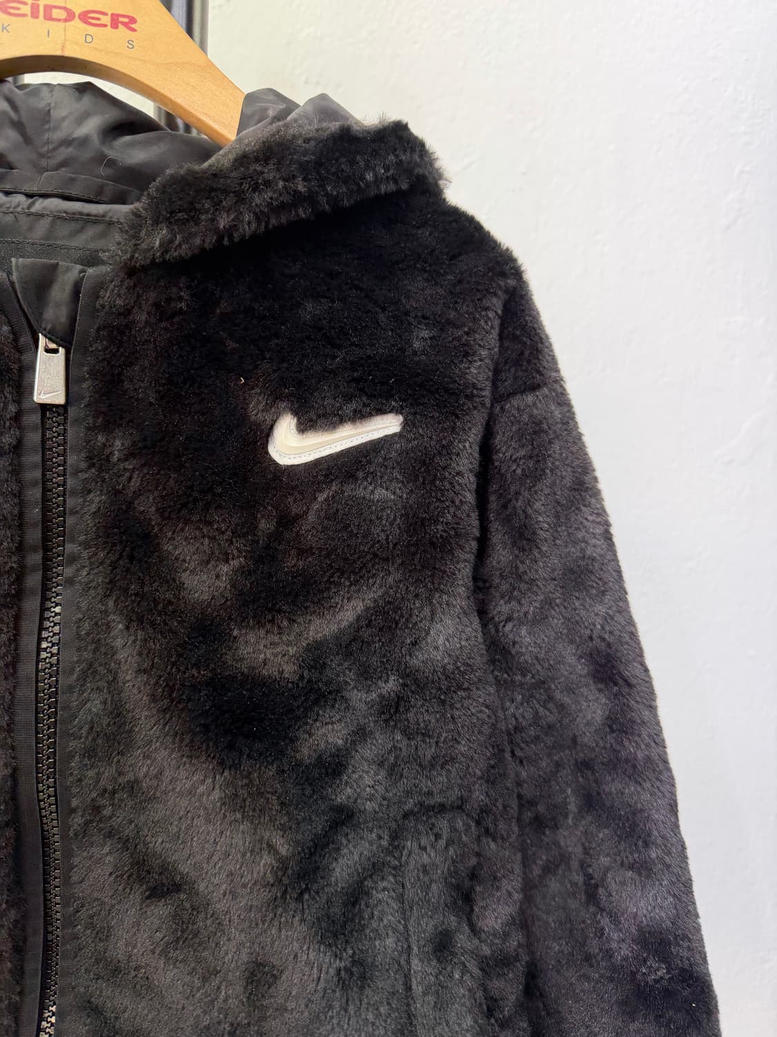 정품) 나이키 키즈 블랙 퍼 후리스 자켓 6-7Y 상품이미지4