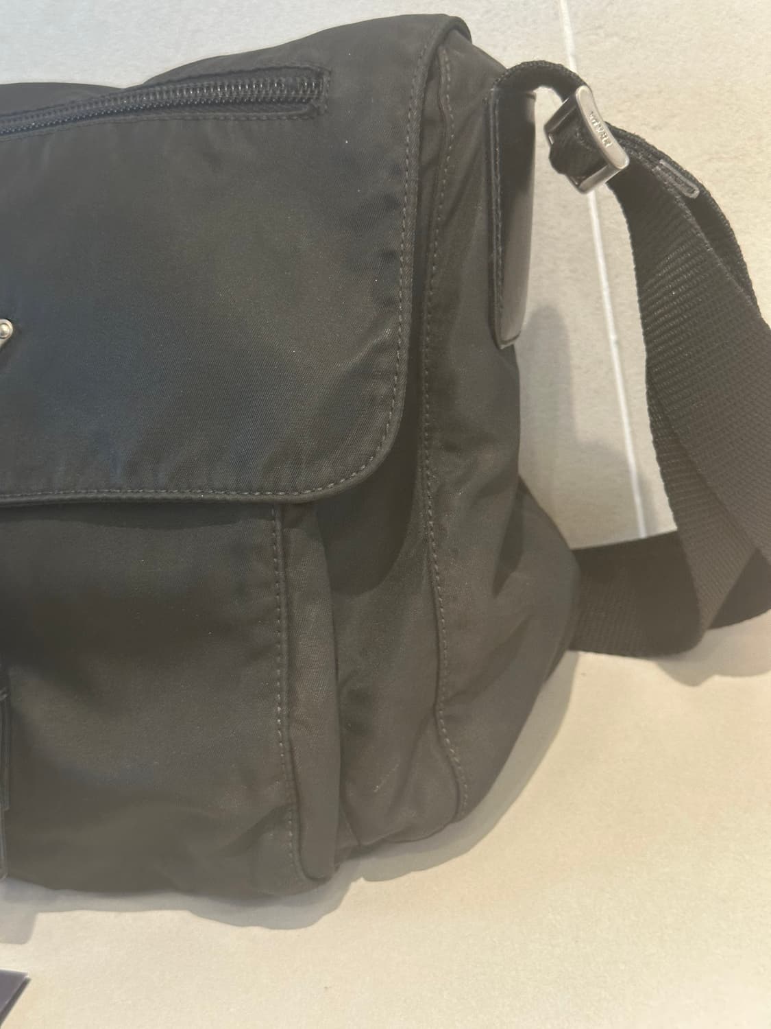 정품 프라다 포코노 나일론 메신저백 크로스백 주우재백 상품이미지5