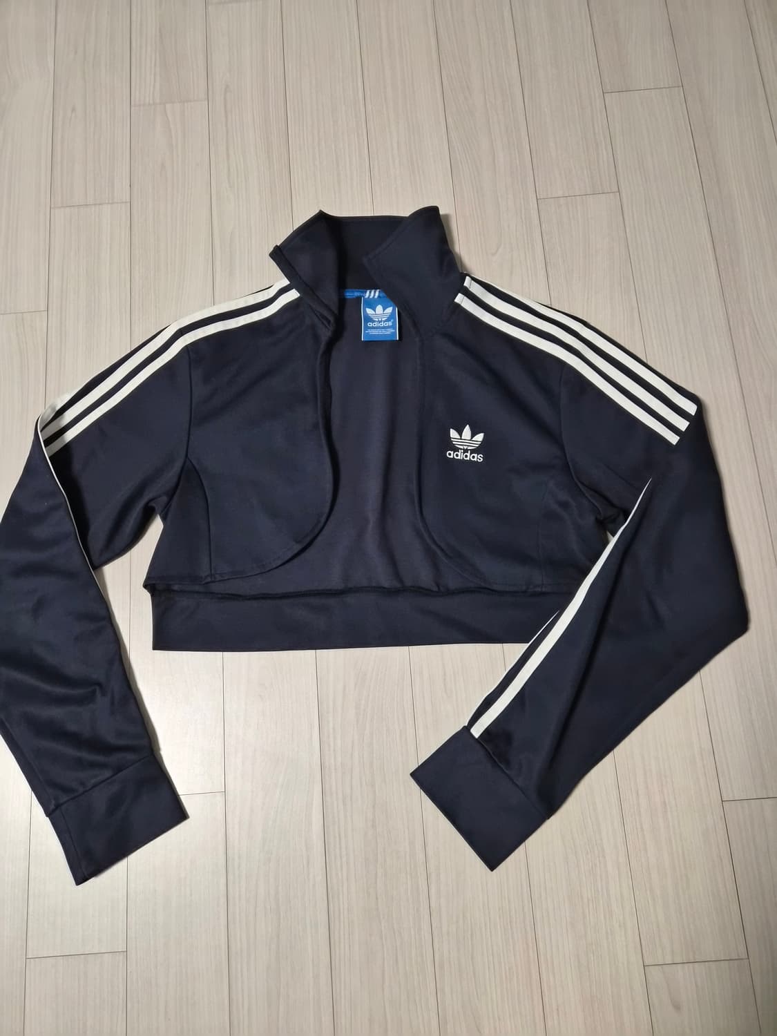 더미스테리어스호텔 아디다스 크롭 볼레로 상품이미지2