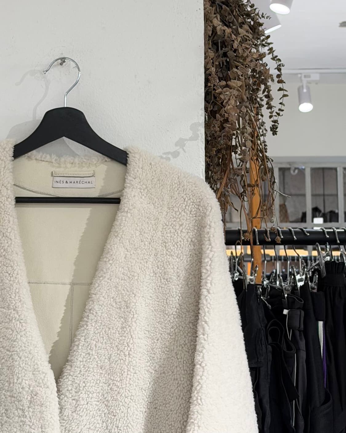 이네스앤마샬 아이보리 노카라 사이드 지퍼 테디 코트 상품이미지3