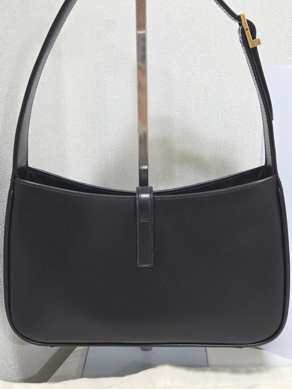 [새상품급] 생로랑 LE 5 A7 레더 호보백 Small Size 상품이미지7