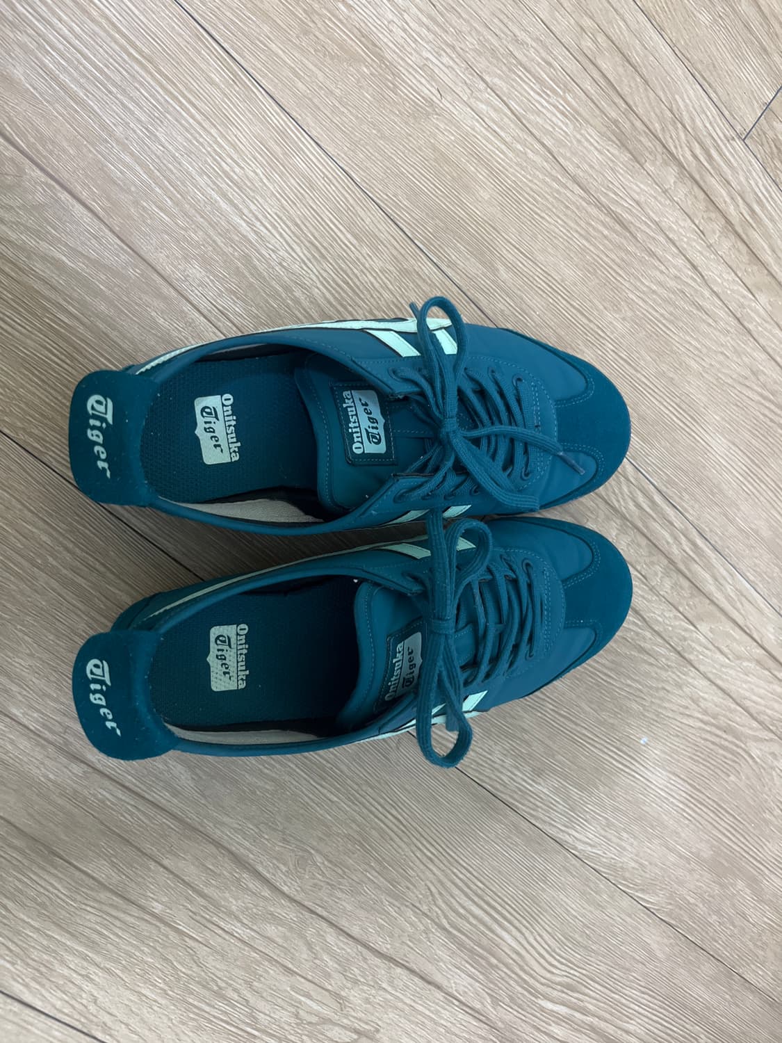 오니츠카타이거 상품이미지1