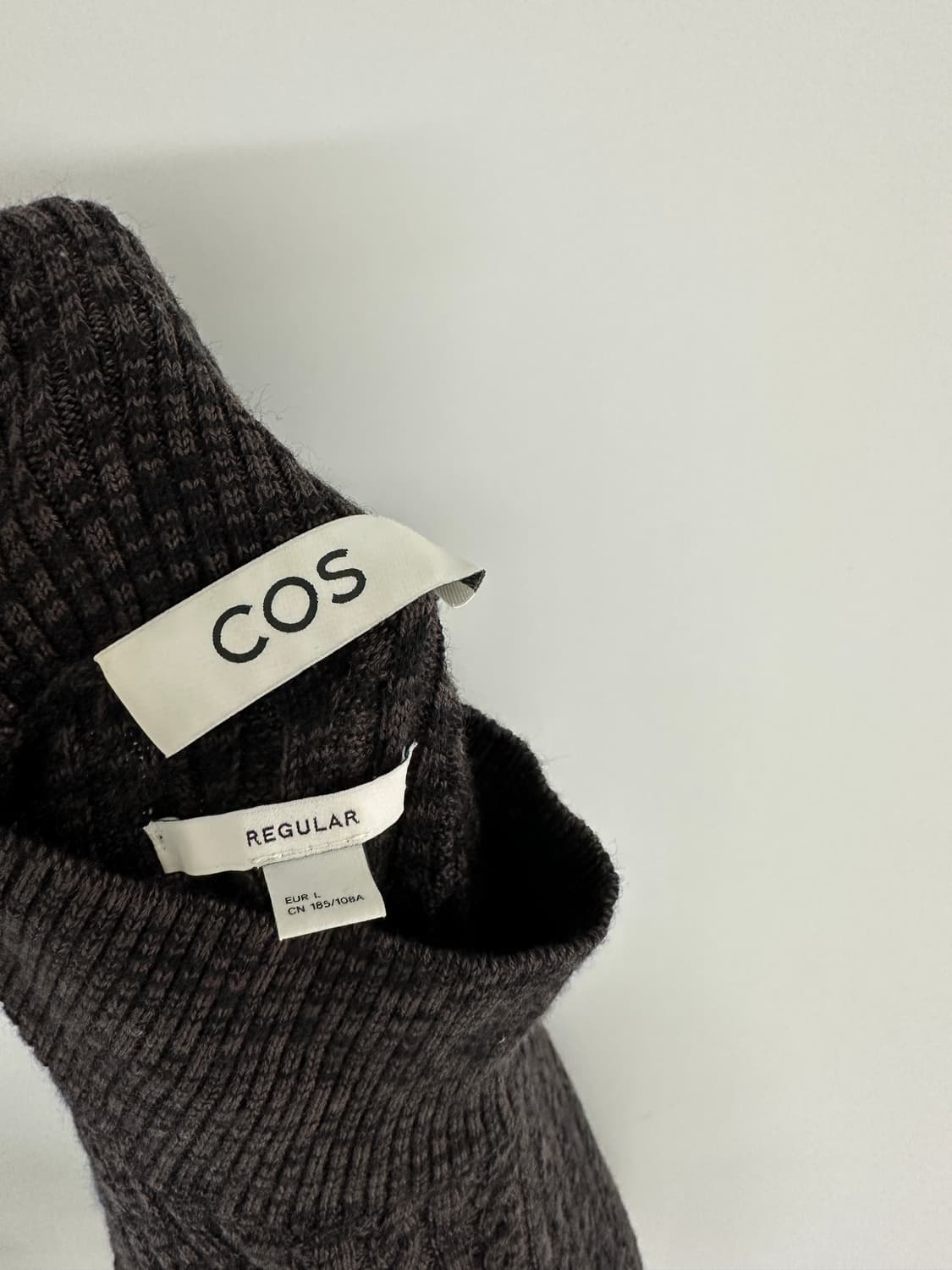 [코스/ COS] 남성 하이넥 니트 상품이미지9