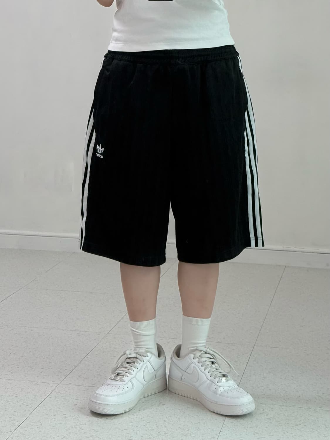 아디다스 스트라이프 블랙 삼선 반바지 상품이미지1