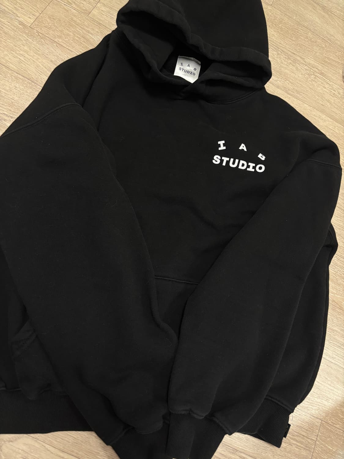 아이앱스튜디오 블랙 기모 후드티 상품이미지1