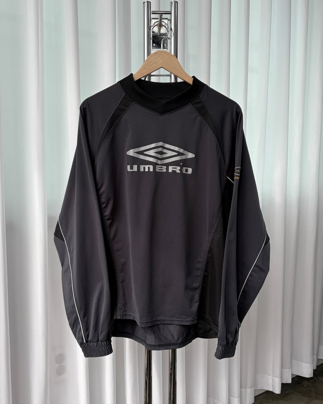 [L]엄브로 UMBRO 로고 피스테 웜업 져지 상품이미지3