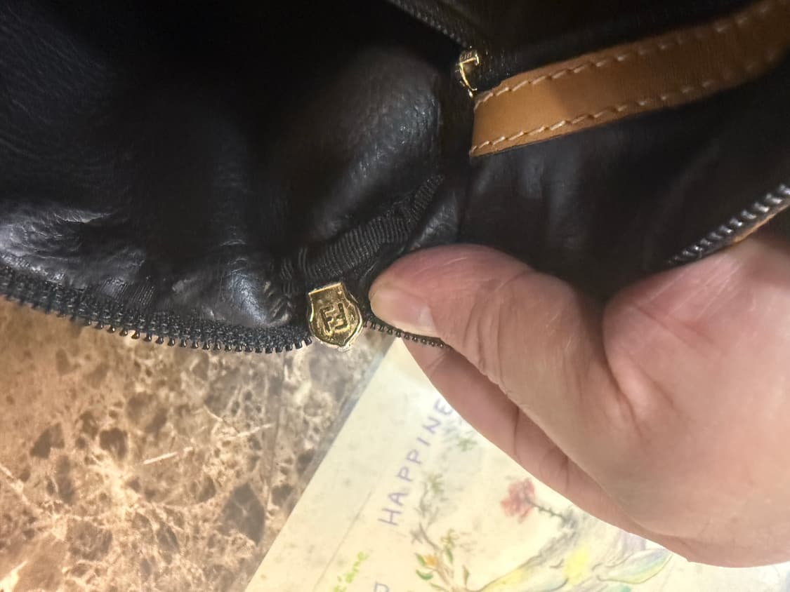 정품 펜디 페퀸 보스턴백 팝니다 상품이미지9