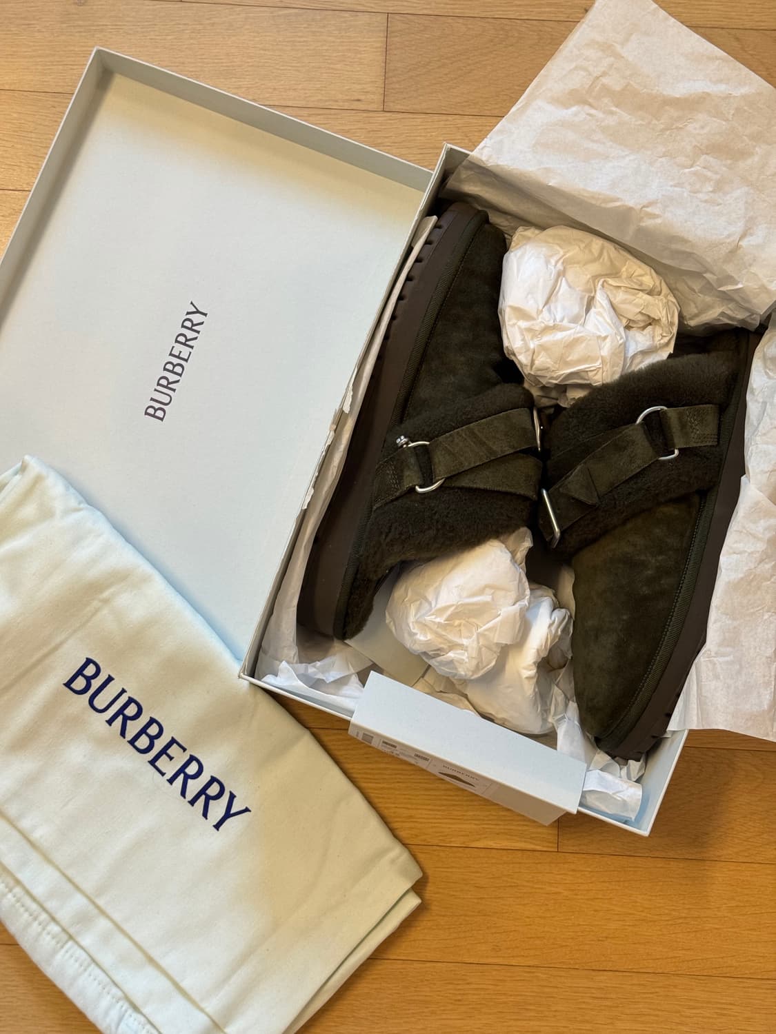 버버리 스웨이드 시어링 쳐비 뮬 샌들 42 상품이미지8