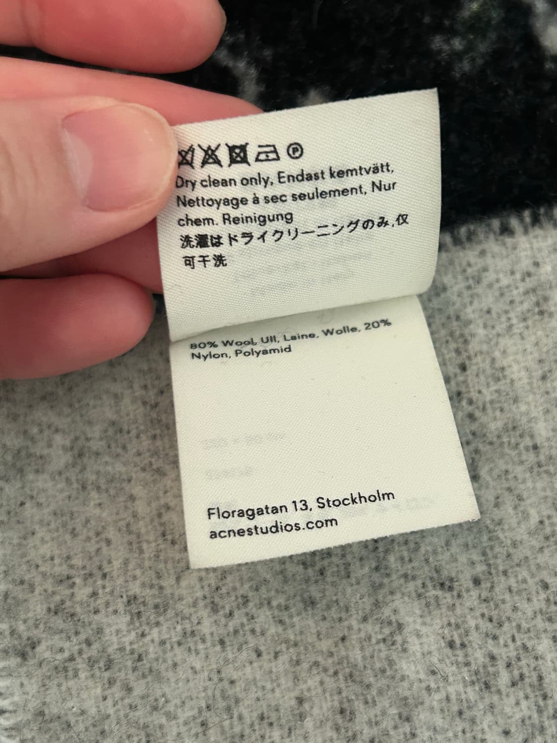 아크네 스튜디오 로고 자카드 머플러 블랙 상품이미지4