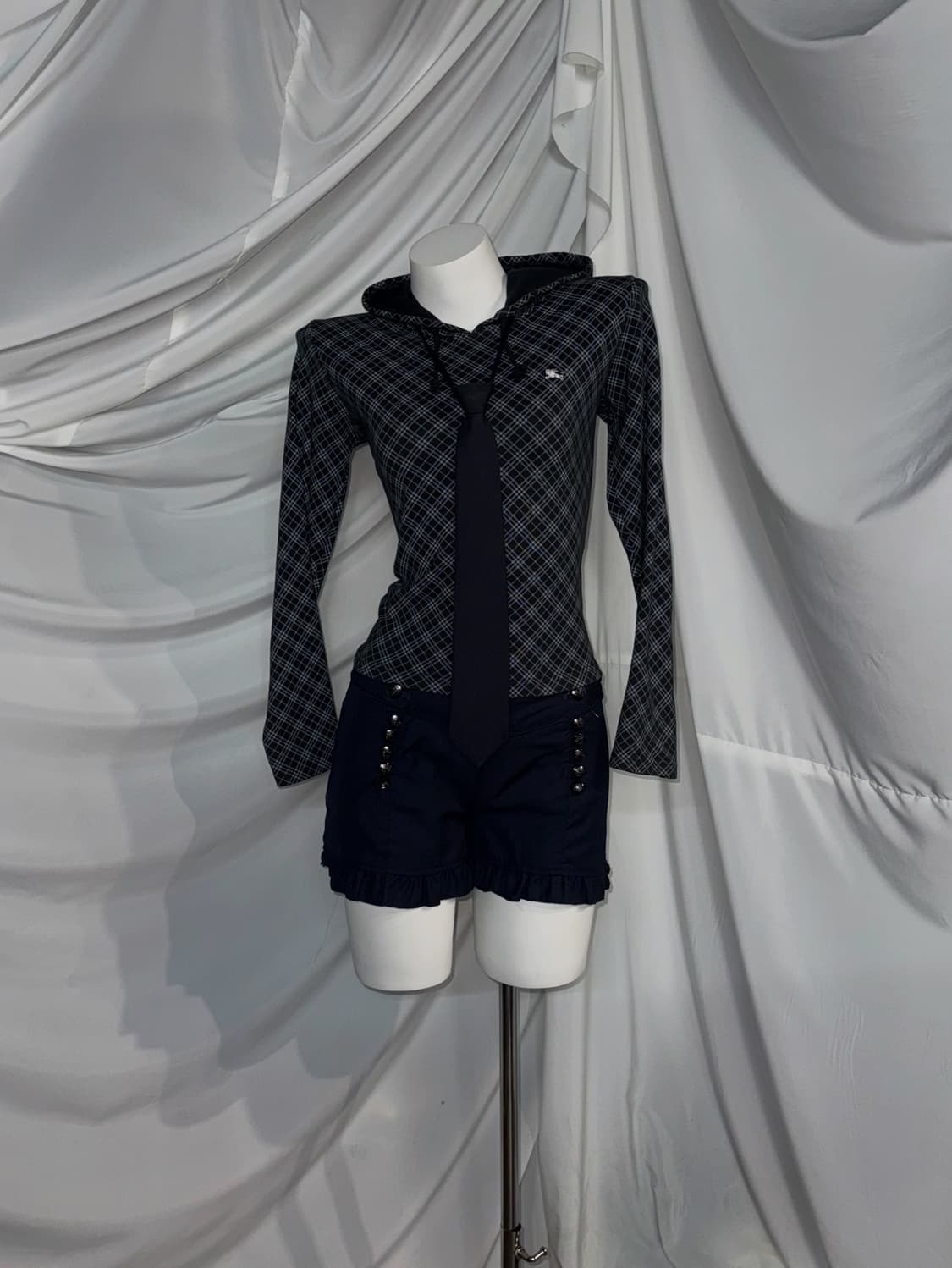 버버리 리즈리사 엑시즈팜 가디언 캐캐체 미키깔 네이비 체크 코디세트 상품이미지6