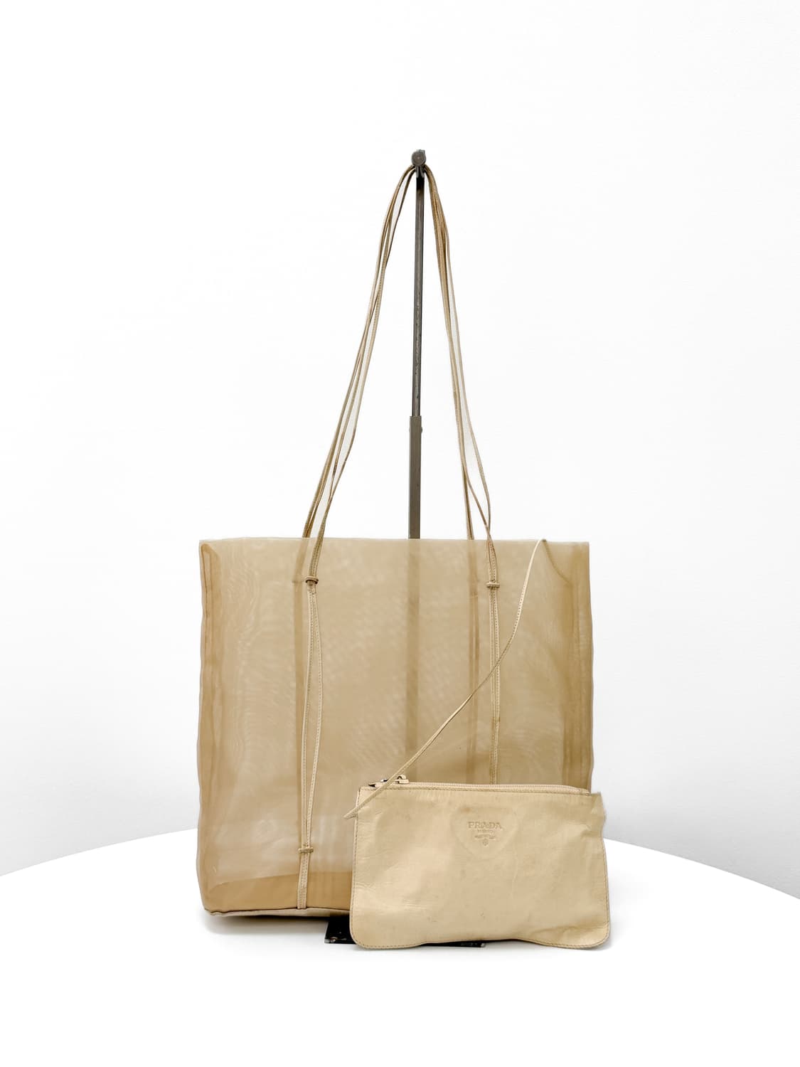 프라다 메쉬 쇼퍼백 베이지 + 레더 파우치 상품이미지1