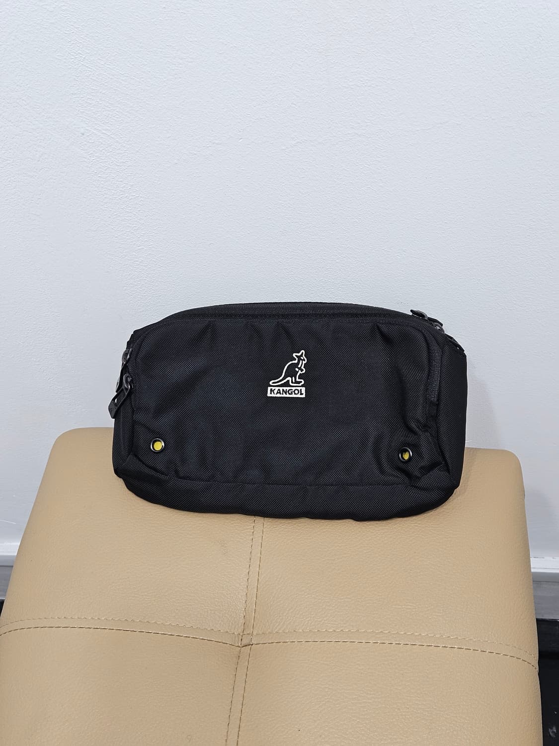 캉골(KANGOL) 블랙 힙색 1215 상품이미지1