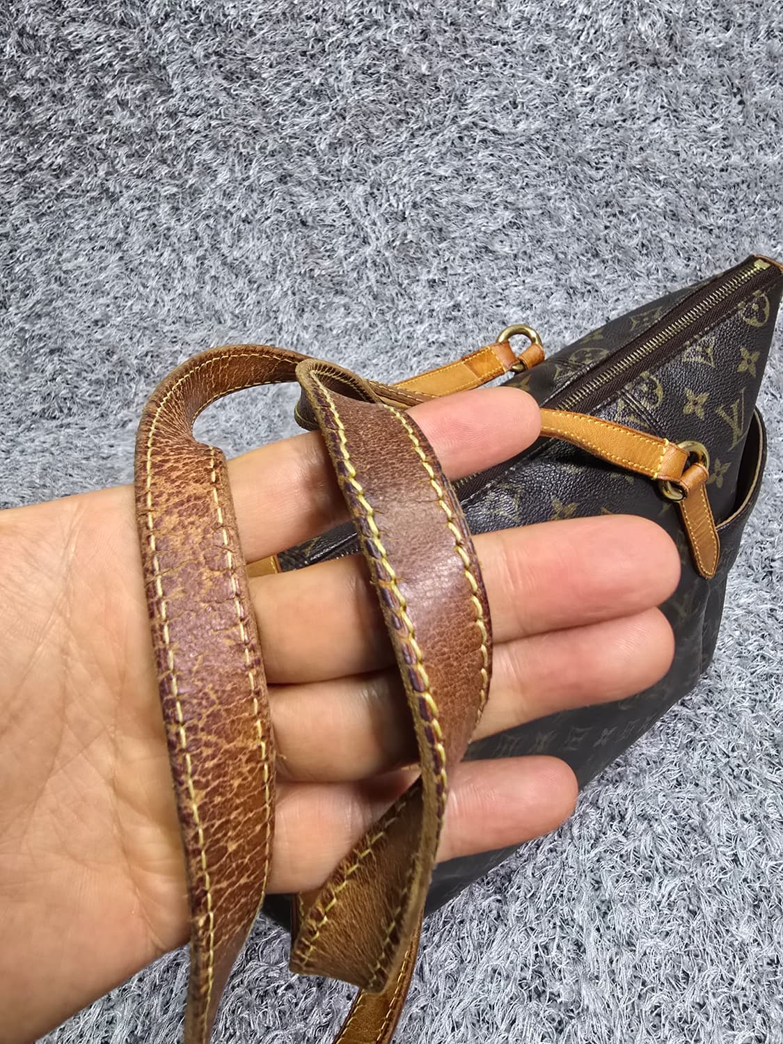 루이비통 모노그램 캔버스 토탈리 MM 숄더백 상품이미지7