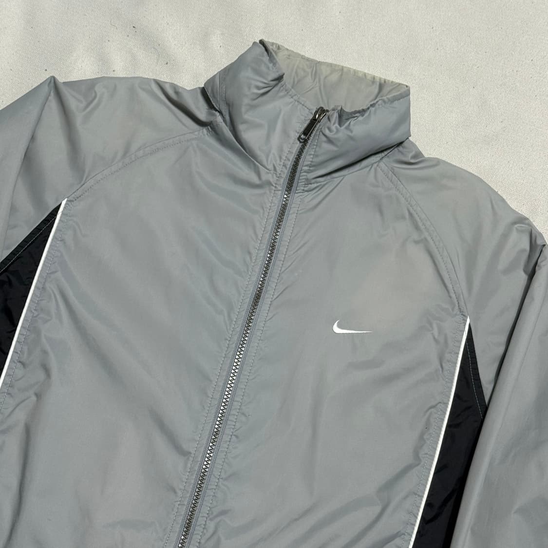 M 나이키 내장후드 그레이 배색 바람막이 상품이미지1
