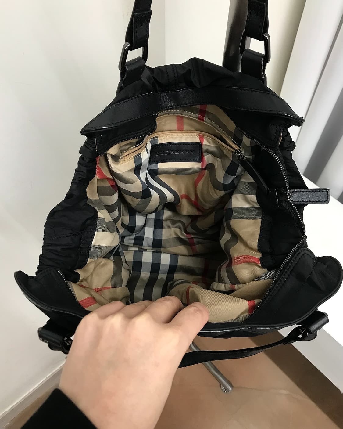 버버리 은장 로고 포코노 쇼퍼백 상품이미지6