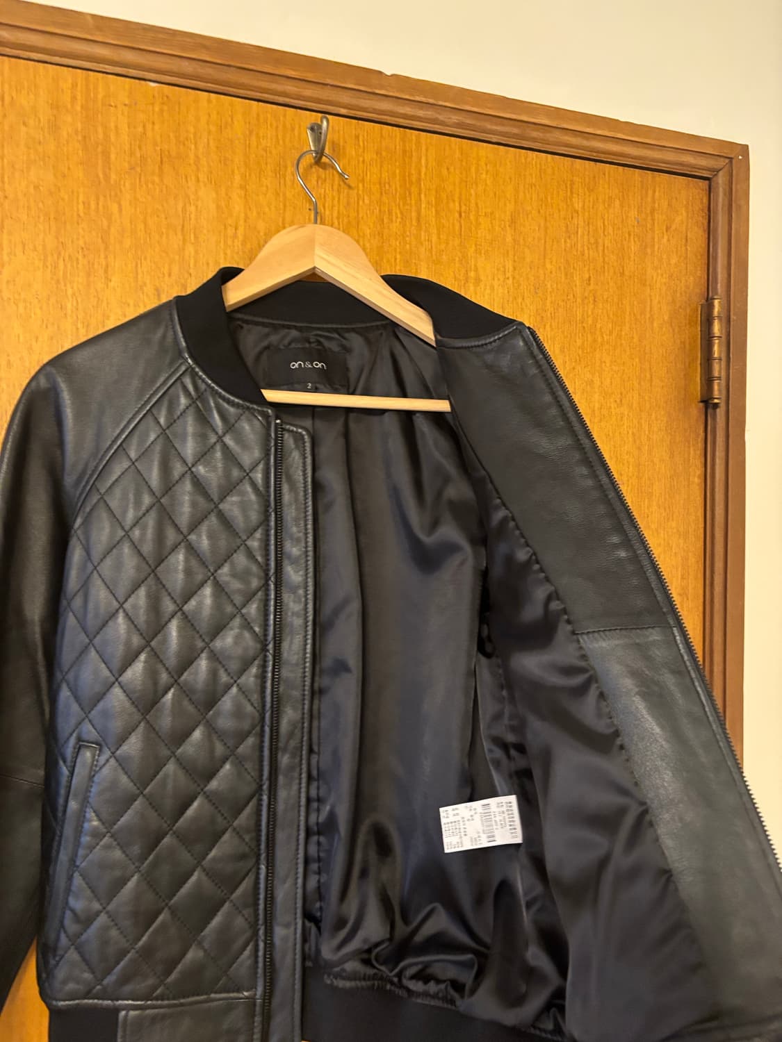 온앤온 블랙 퀼팅 가죽 봄버 자켓 상품이미지5