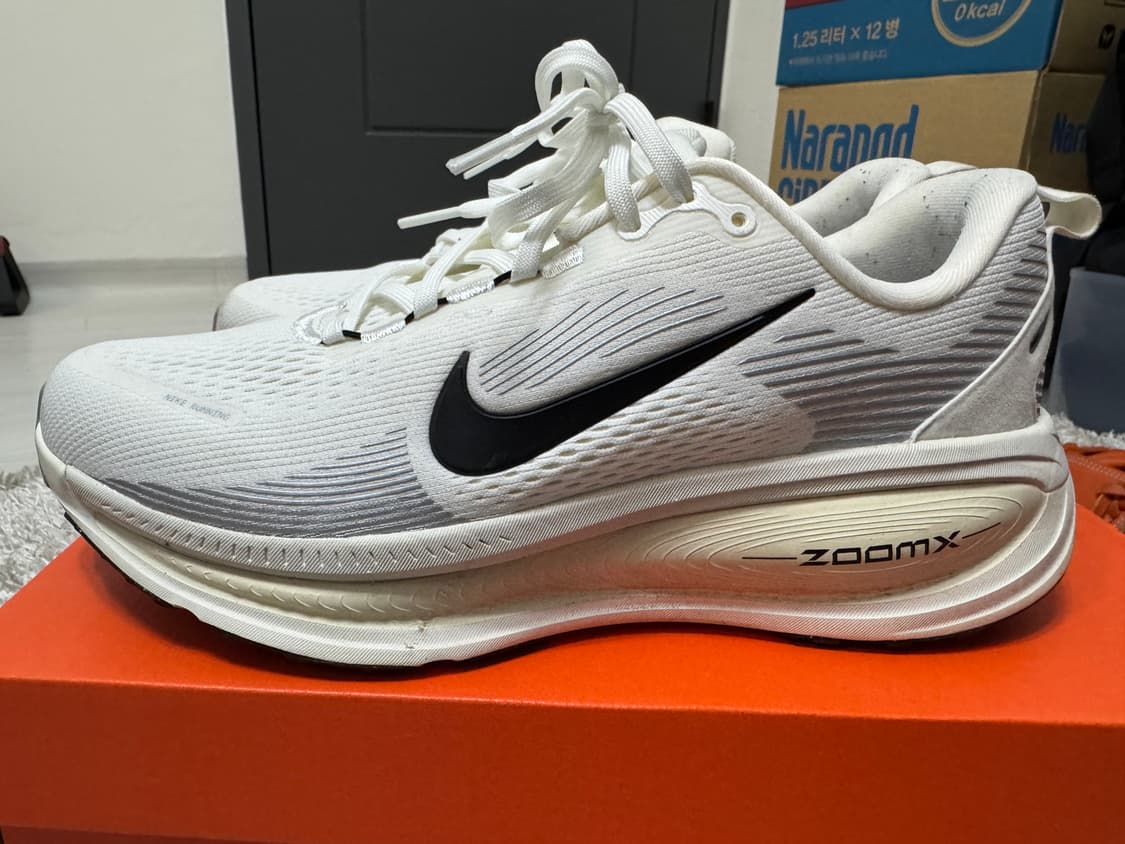 [270] 나이키 보메로 18 서밋 화이트 코코넛 밀크 상품이미지3