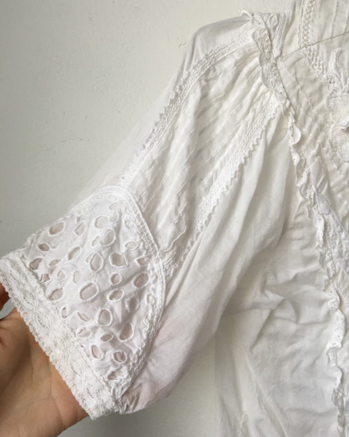 Unbalanced point pattern trimming blouse 상품이미지3