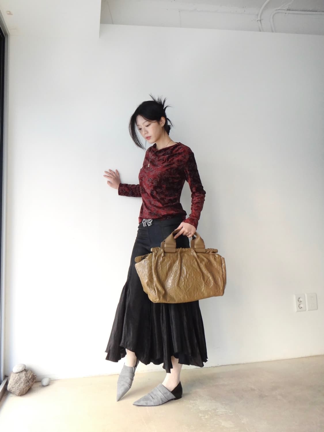 Velvet texture floral top / burgundy 상품이미지1