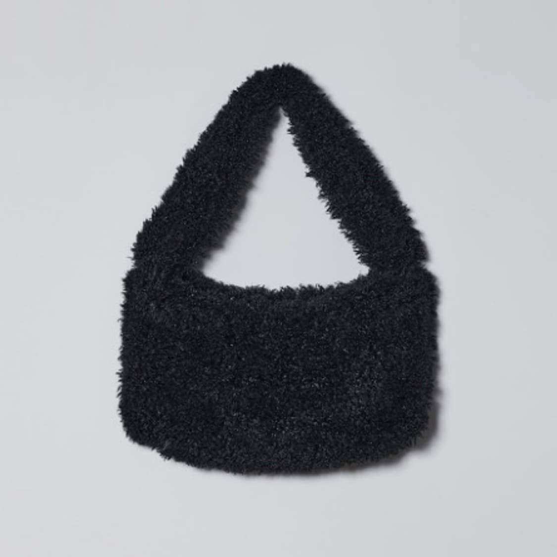 다이애그널 컬리 퍼 백 블랙 상품이미지3