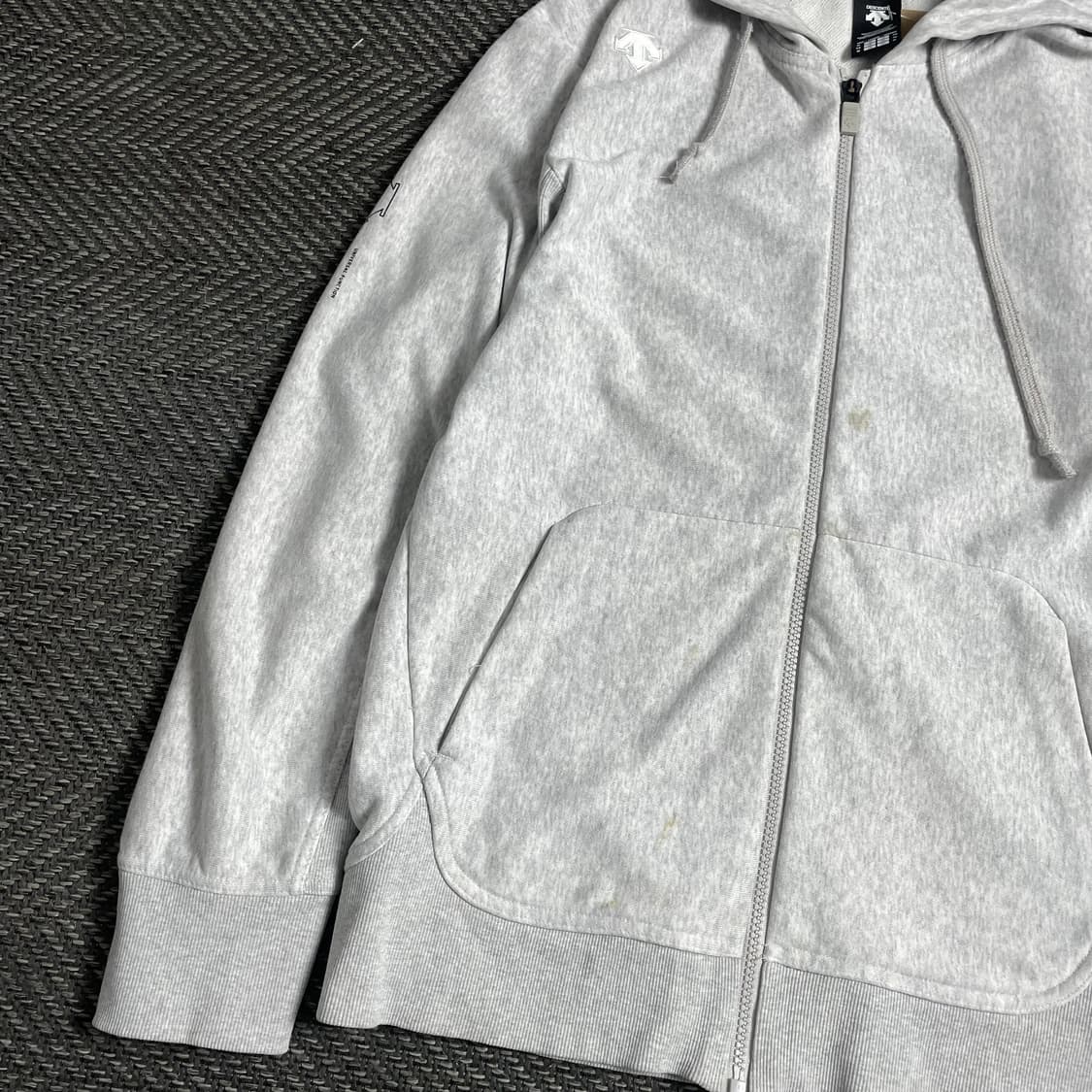 데상트 자수로고 그레이 후드집업o 4918 상품이미지3