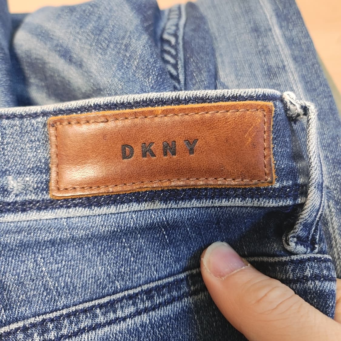 [32] DKNY 데미지 워싱 청바지 데님팬츠 상품이미지3