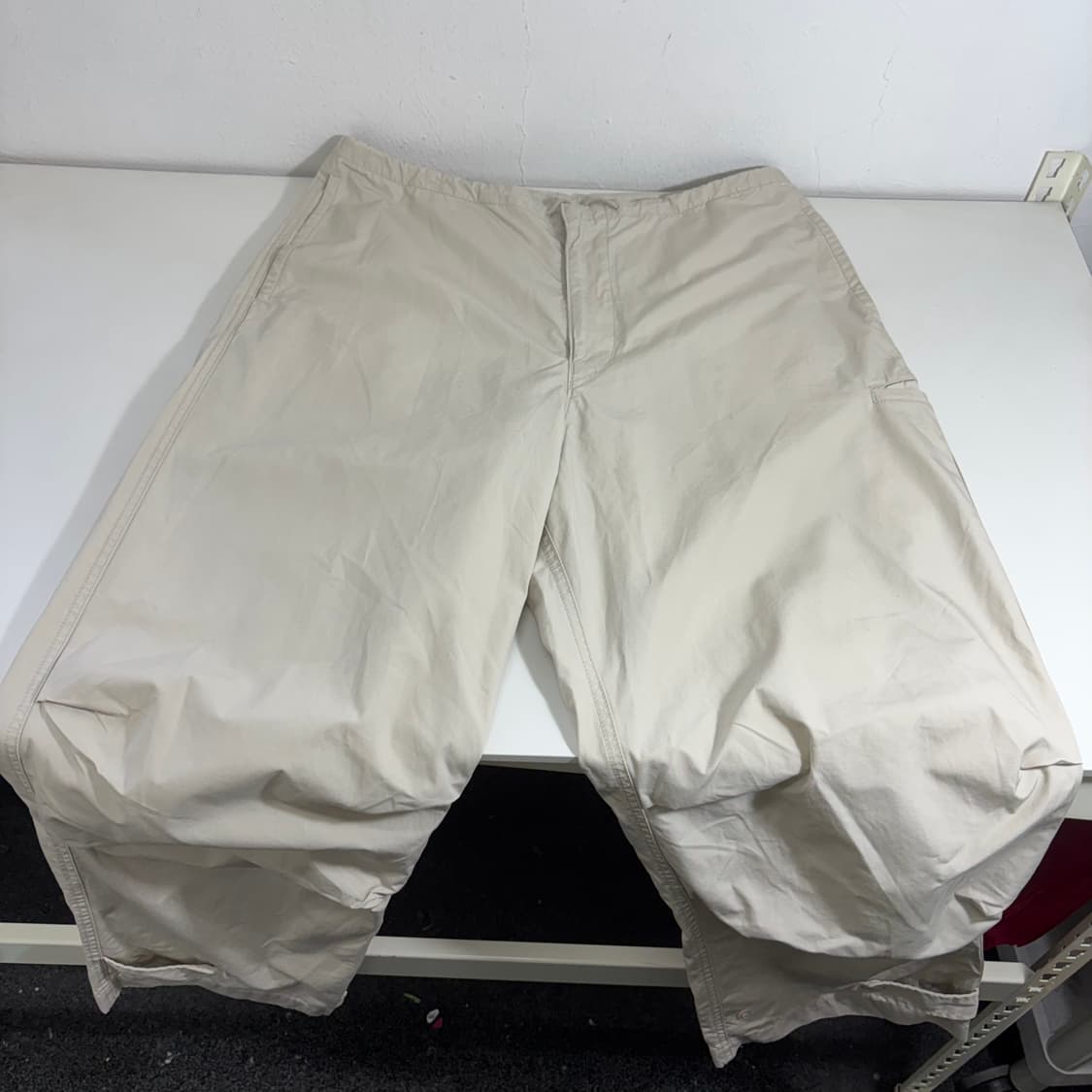 L-XL 유니클로 라이트베이지 와이드핏 파라슈트팬츠 상품이미지2