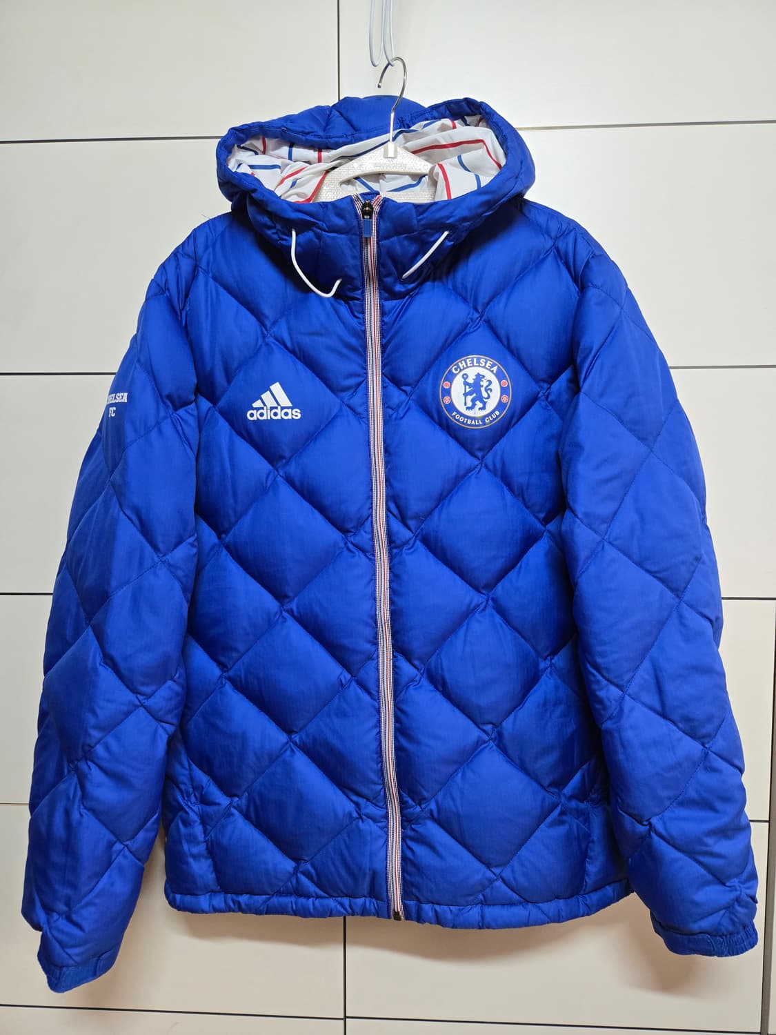 아디다스 첼시 FC 덕다운 패딩 자켓. 상품이미지1