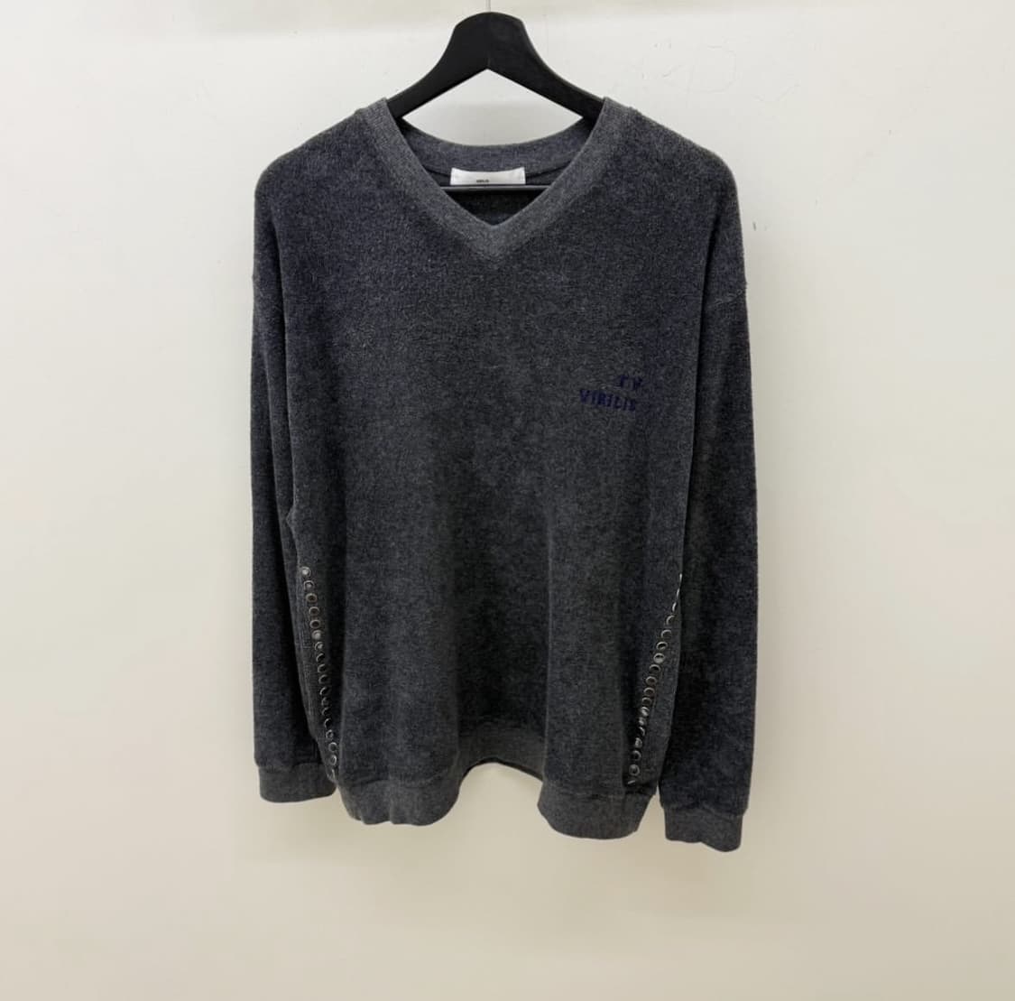 토가 비릴리스 v넥 비즈 스웨터 상품이미지1